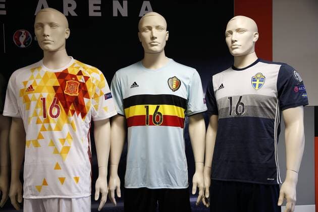 Fußball, Trikot Präsentation Nationalteam Belgien Maillot Belgique FOOTBALL : Presentation des nouveaux maillots - Belgique - Euro 2016 - Paris - 12 11 2015 PhotoNews Panoramic 