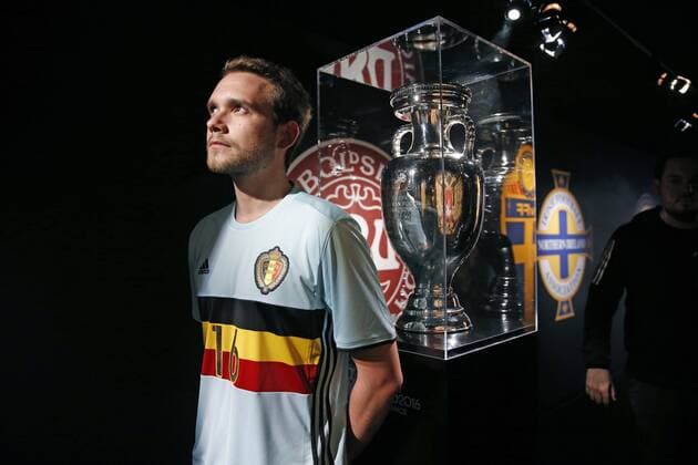 Fußball, Trikot Präsentation Nationalteam Belgien Trophee - Maillot belge FOOTBALL : Presentation des nouveaux maillots - Belgique - Euro 2016 - Paris - 12 11 2015 PhotoNews Panoramic 