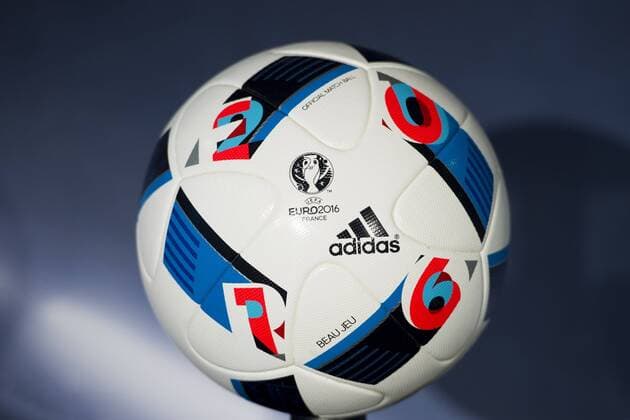 - St. Denis, Frankreich - Präsentation Spielball Beau Jeu von Sponsor Adidas für die EM 2016 - 12 11 2015 JBAutissier Panoramic 