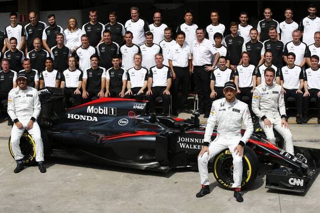 Motorsports: FIA Formula One World Championship WM Weltmeisterschaft 2015, Grand Prix of Brazil, 14 Fernando Alonso (ESP, McLaren Honda), 22 Jenson Button (GBR, McLaren Honda), Stoffel Vandoorne (BEL, McLaren Honda), xHOCHxZWEIx