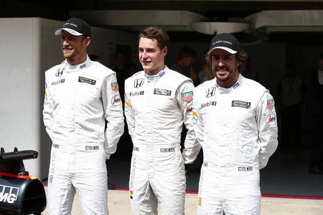 Motorsports: FIA Formula One World Championship WM Weltmeisterschaft 2015, Grand Prix of Brazil, 22 Jenson Button (GBR, McLaren Honda), Stoffel Vandoorne (BEL, McLaren Honda), 14 Fernando Alonso (ESP, McLaren Honda), xHOCHxZWEIx