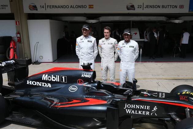 Motorsports: FIA Formula One World Championship WM Weltmeisterschaft 2015, Grand Prix of Brazil, 22 Jenson Button (GBR, McLaren Honda), Stoffel Vandoorne (BEL, McLaren Honda), 14 Fernando Alonso (ESP, McLaren Honda), xHOCHxZWEIx