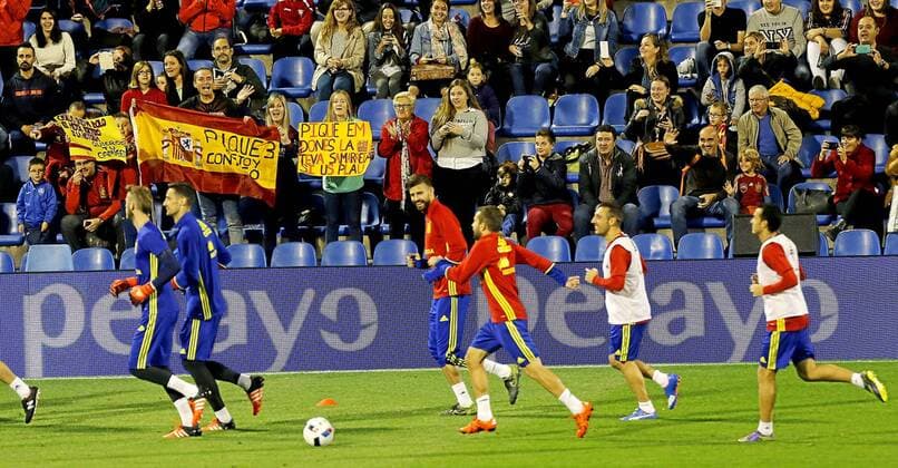 Entrenamiento de Espana en Alicante. En la imagen, los jugadores en accion. Spain s national team Nationalteam training session in Alicante. In this picture, the players in action. xPabloxGarciax 