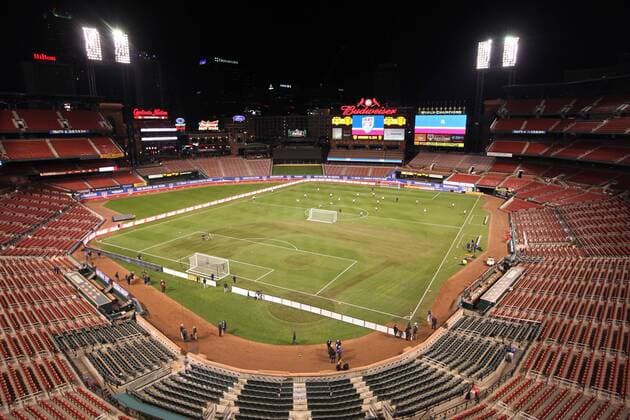 The U.S. Men s National Soccer team practices under the lights at Busch Stadium in St. Louis on Novembr 12, 2015. The U.S. will play St. Vincent And The Grenadines, in a FIFA World Cup WM Weltmeisterschaft Fussball Qualifier match on November 13, 2015.  SLP2015111201 BILLxGREENBLATT