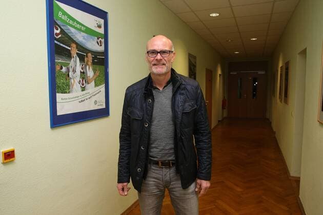 Ralf Hauptmann (Deutschland) - Podiumsgespräch zum Thema Der Fußball im Land des Weltmeisters und in Sachsen während des 16. BDFL Oldie Fußballtrainer Treffen in der Sportschule Egidius Braun in Leipzig - Deutschland, Fussball, Mann, Maenner,10.11.2015