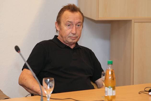 Joachim Streich (Deutschland) - Podiumsgespräch zum Thema Der Fußball im Land des Weltmeisters und in Sachsen während des 16. BDFL Oldie Fußballtrainer Treffen in der Sportschule Egidius Braun in Leipzig - Deutschland, Fussball, Mann, Maenner,10.11.2015