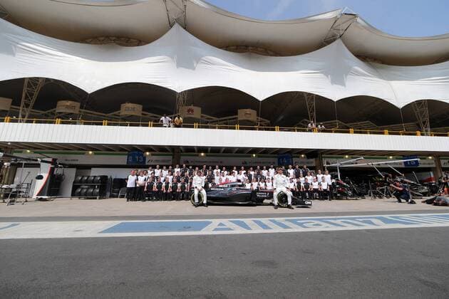 Brazilian Grand Prix, Sao Paulo 12 - 15 November 2015 12.11.2015 - Mclaren team photograph, Jenson Button (GBR) McLaren Honda MP4-30, Stoffel Vandoorne (BEL) Third driver, Mclaren Honda and Fernando Alonso (ESP) McLaren Honda MP4-30 