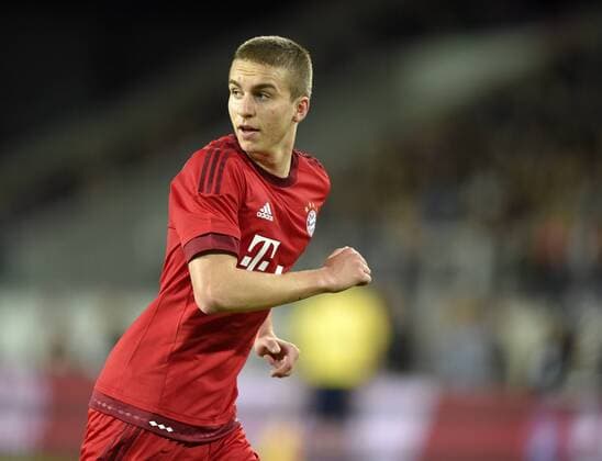 09.11.2015, Fussball 1.Bundesliga 2015 2016, Paulaner-Cup-Finale: FC Bayern München - Paulaner Traumelf, in der Continental-Arena Regensburg. Gianluca Gaudino (Bayern) . 