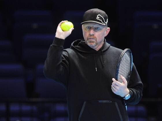 Tennis - 2015 ATP Tennis Herren World Tour Finals at The O2 - Pre-Tournament Media Day Coach Boris Becker during training with Novak Djokovic on the main court 