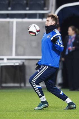 Fußball, Nationalteam Dänemark Training 151113 Nicklas Bendtner under Danmarks fotbollslandslags träning den 13 november 2015 i Stockholm.  Copyright: JOELxMARKLUND BB151113JM087