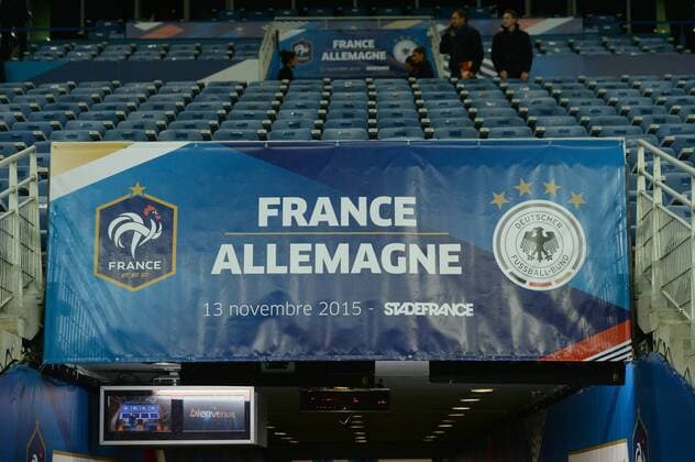 Fussball, Herren, Länderspiel (Testspiel), Saison 2015 2016, Frankreich - Deutschland in Paris, Spielplakat über dem Spielertunnel, 13.11. 2015,