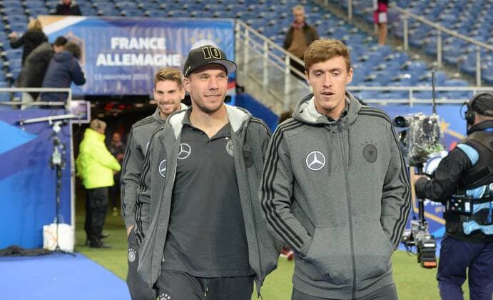 Fussball, Herren, Länderspiel (Testspiel), Saison 2015 2016, Frankreich - Deutschland in Paris, v. l. Lukas Podolski (Deutschland), Max Kruse (Deutschland) vor dem Spiel, 13.11. 2015,