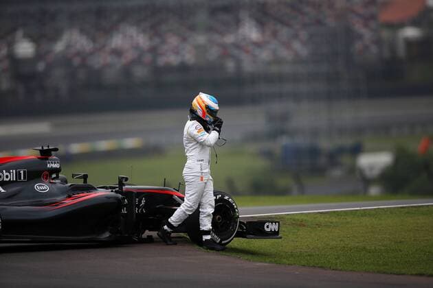 Brazilian Grand Prix, Sao Paulo 12 - 15 November 2015 13.11.2015 - Free Practice 2, Fernando Alonso (ESP) McLaren Honda MP4-30 retires from the practice. 
