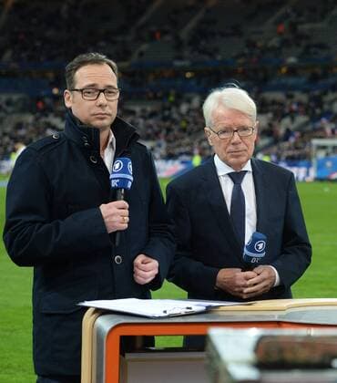 Fussball, Herren, Länderspiel (Testspiel), Saison 2015 2016, Frankreich - Deutschland in Paris, v. l. Matthias Opdenhövel , DFB-Interims-Präsident Reinhard Rauball, 13.11. 2015,