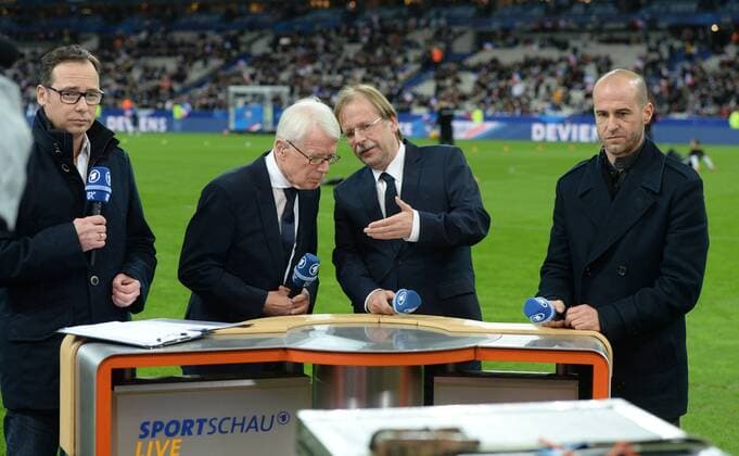 Fussball, Herren, Länderspiel (Testspiel), Saison 2015 2016, Frankreich - Deutschland in Paris, v. l. Matthias Opdenhövel , DFB-Interims-Präsident Reinhard Rauball, DFB-Interims-Präsident Rainer Koch im Interview der ARD, Experte Mehmet Scholl, 13.11. 2015,