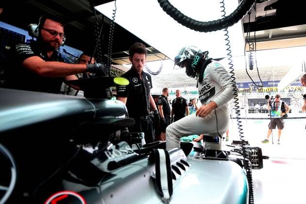 Motorsports: FIA Formula One World Championship WM Weltmeisterschaft 2015, Grand Prix of Brazil, 6 Nico Rosberg (GER, Mercedes AMG Petronas Formula One Team), xHOCHxZWEIx