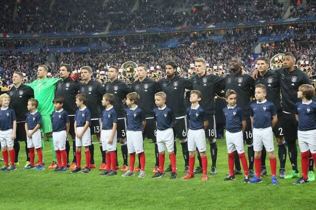 Deutschland bei der Nationalhymne - Frakreich vs. Deutschland, EM-Qualifikation, Stade de France