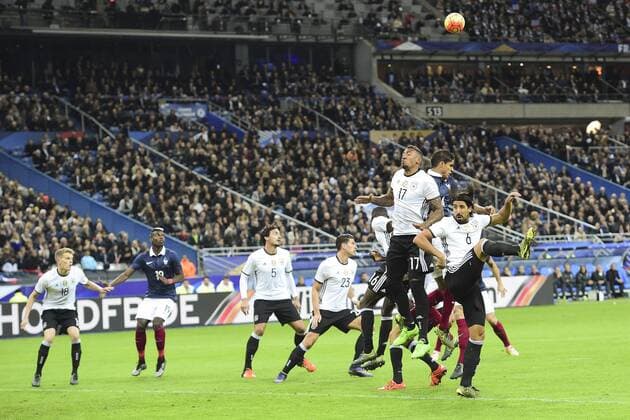 Raphael Varane (Fra) vs Jerome Boateng (All) - Fussball, Nationalteam Länderspiel, Testspiel, Frankreich vs. Deutschland - 13 11 2015 JBAutissier Panoramic 