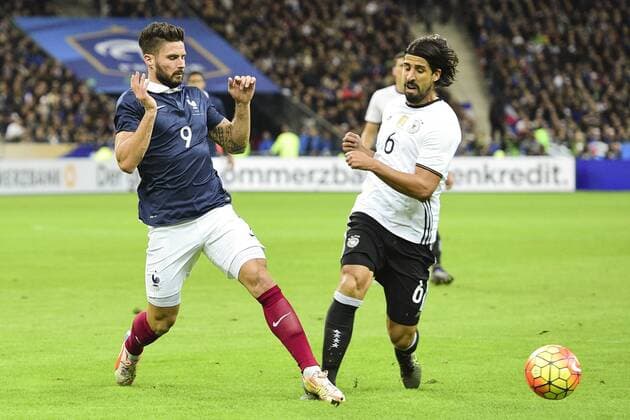 Olivier Giroud (Fra) vs Sami Khedira (All) - Fussball, Nationalteam Länderspiel, Testspiel, Frankreich vs. Deutschland - 13 11 2015 JBAutissier Panoramic 