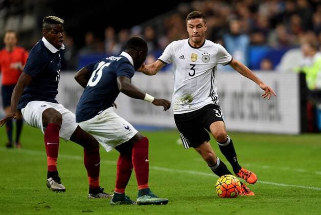 13.11.2015, xfux, Fussball Testspiel, Frankreich - Deutschland, emspor, v.l. Bacary Sagna (Frankreich), Jonas Hector (Deutsche Fussball Nationalmannschaft DFB)