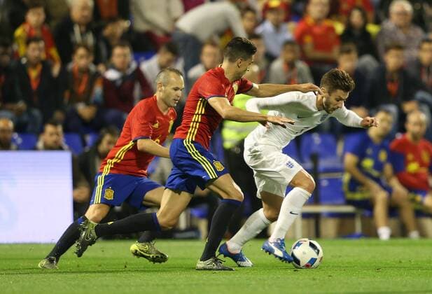 England s Adam Lallana during the International Friendly Länderspiel match between Spain and England played at the Estadio Jose Rico Perez, Alicante, Spain on November 13th 2015 FOOTBALL : Espagne vs Angleterre - Match Amical -13 11 2015 Bpi Panoramic 