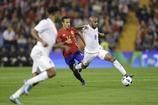 13.11.2015. Estadio Jose Rico Perez, Alicante, Spain. International Friendly LÃ¤nderspiel Spain versus England. England& x2019;s Fabian Delph in action xCraigxMercerx  ActionPlus11681306