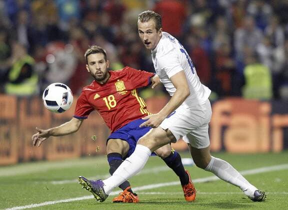 Spain s Jordi Alba (l) and England s Harry Kane during International Friendly Länderspiel match. November 13,2015.  (2015111314)