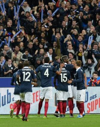 Fussball, Herren, Länderspiel (Testspiel), Saison 2015 2016, Frankreich - Deutschland in Paris, Frankreich, Jubel nach Tor zum 1:0 durch Antoine Griezmann (r., Frankreich), 3. v. r. Paul Pogba (Frankreich), 13.11. 2015,