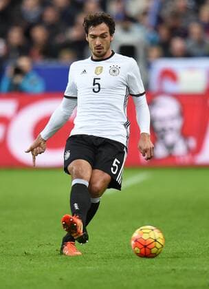 FUSSBALL INTERNATIONAL SAISON 2015 2016 TESTSPIEL Frankreich - Deutschland 13.11.2015 Mats Hummels (Deutschland) am Ball 