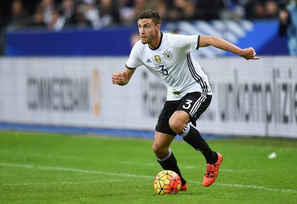 FUSSBALL INTERNATIONAL SAISON 2015 2016 TESTSPIEL Frankreich - Deutschland 13.11.2015 Jonas Hector (Deutschland) am Ball 
