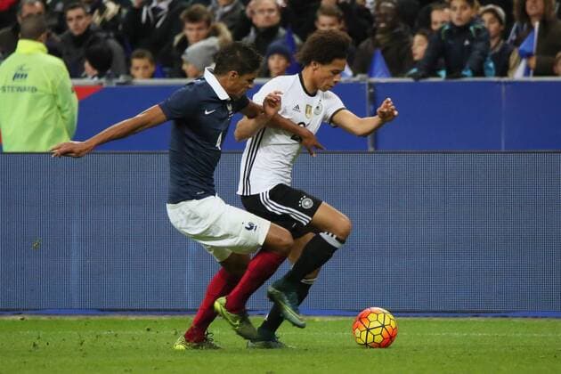 Leroy Sane (D) setzt sich durch - Frankreich vs. Deutschland, EM-Qualifikation, Stade de France