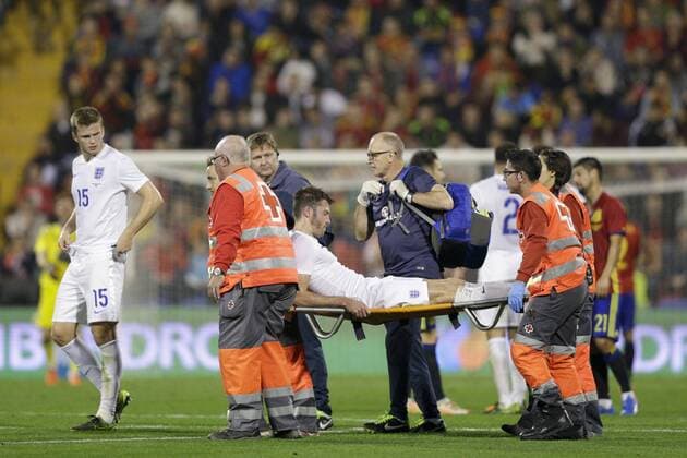 13.11.2015. Estadio Jose Rico Perez, Alicante, Spain. International Friendly LÃ¤nderspiel Spain versus England. England& x2019;s Michael Carrick stretchered off injured xCraigxMercerx  ActionPlus11681392