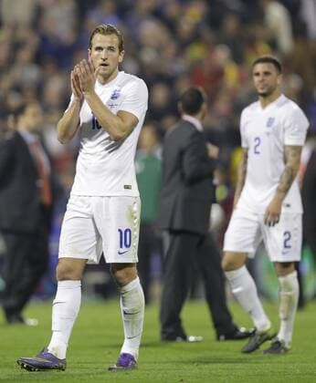 13.11.2015. Estadio Jose Rico Perez, Alicante, Spain. International Friendly LÃ¤nderspiel Spain versus England. England& x2019;s Harry Kane applauds the away fans at the end xCraigxMercerx  ActionPlus11681395