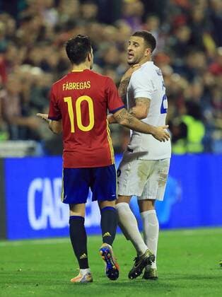 Spain s Cesc Fabregas tussles with England s Kyle Walker International Friendly Länderspiel - Spain vs England - Estadio Jose Rico Perez Stadium - Spain - 13th November 2015 - Picture David Klein Sportimage EDITORIAL USE ONLY. No use with unauthorised audio, video, data, fixture lists, club league logos or live services. Online in-match use limited to 120 images, no video emulation. No use in betting, games or single club league player publications.
