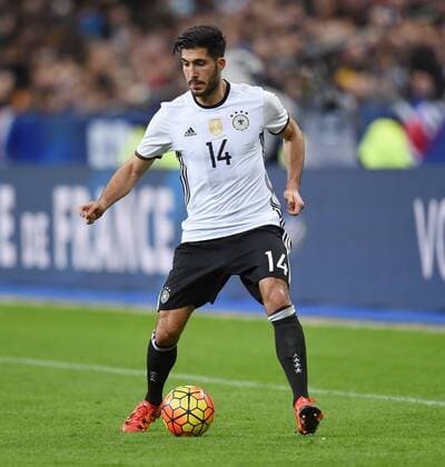 FUSSBALL INTERNATIONAL TESTSPIEL in Paris, Saint-Denis im Stade de France Frankreich - Deutschland 13.11.2015 Emre Can (Deutschland) mit Ball 