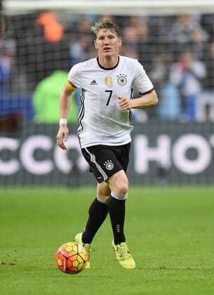 FUSSBALL INTERNATIONAL TESTSPIEL in Paris, Saint-Denis im Stade de France Frankreich - Deutschland 13.11.2015 Bastian Schweinsteiger (Deutschland) mit Ball 