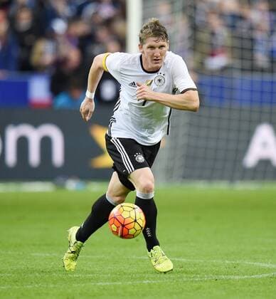 FUSSBALL INTERNATIONAL TESTSPIEL in Paris, Saint-Denis im Stade de France Frankreich - Deutschland 13.11.2015 Bastian Schweinsteiger (Deutschland) mit Ball 