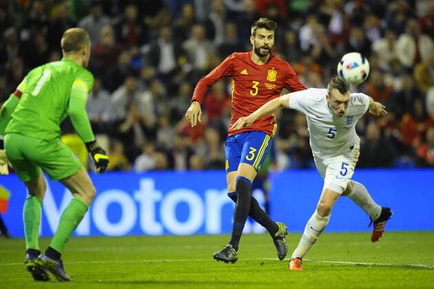 Jones, Gerard Pique (F.C. Barcelona) during the preseason friendly match between Spain and England in Rico Perez stadium, Alicante, SPAIN. 2015 November 13. (Photo: Jose Breton) 