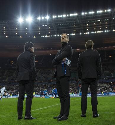 Paris St. Denis, 13.11.2015, Stade de France Trainer Joachim Löw (Deutschland), Manager Oliver Bierhoff (Deutschland), Assistenz-Trainer Thomas Schneider (Deutschland) Frankreich - Deutschland mm