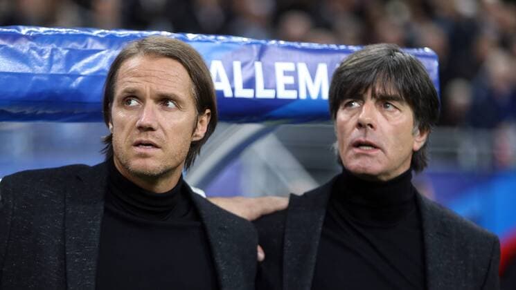 Frankreich - Deutschland DFB Frankreich, Paris, 13.11.2015, Fussball, FIFA, Länderspiel, Frankreich - Deutschland DFB (2:0): v.l. Thomas Schneider (Co-Trainer Deutschland), Joachim Löw (Trainer Deutschland).