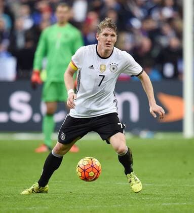 FUSSBALL INTERNATIONAL TESTSPIEL in Paris, Saint-Denis im Stade de France Frankreich - Deutschland 13.11.2015 Bastian Schweinsteiger (Deutschland) mit Ball 