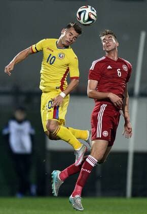 13.11.2015 Giurgiu(Romania) Romania-Denmark U21 U 21 European qualify men s football Claudiu Bumba(L) Romania and Andreas Maxso(r) Denmark :Str 