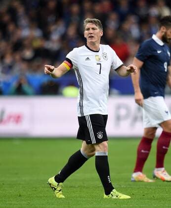 FUSSBALL INTERNATIONAL TESTSPIEL in Paris, Saint-Denis im Stade de France Frankreich - Deutschland 13.11.2015 Bastian Schweinsteiger (Deutschland) 