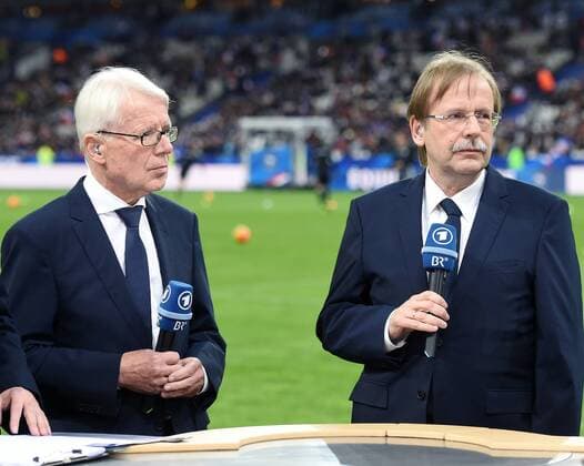 FUSSBALL INTERNATIONAL TESTSPIEL in Paris, Saint-Denis im Stade de France Frankreich - Deutschland 13.11.2015 DFB-Interims-Praesident Reinhard Rauball (li, Deutschland) und DFB-Interims-Praesident Rainer Koch (Deutschland) 