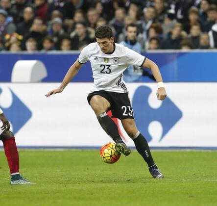 Mario Gomez (GER) . Einzelaktion am Ball . Frankreich-Deutschland . Fussball-Länderspiel 2015, Freundschaftsspiel . Paris, FRA, 13.11.2015 ,