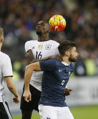 V.li. Antonio Rüdiger (GER) , Olivier Giroud (FRA) . Frankreich-Deutschland . Fussball-Länderspiel 2015, Freundschaftsspiel . Paris, FRA, 13.11.2015 ,