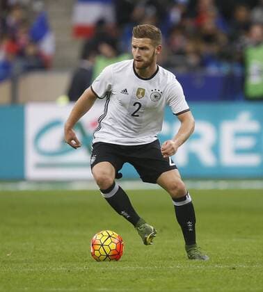 Shkodran Mustafi (GER) . Einzelaktion am Ball . Frankreich-Deutschland . Fussball-Länderspiel 2015, Freundschaftsspiel . Paris, FRA, 13.11.2015 ,