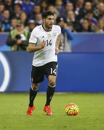Emre Can (GER) . Einzelaktion am Ball . Frankreich-Deutschland . Fussball-Länderspiel 2015, Freundschaftsspiel . Paris, FRA, 13.11.2015 ,