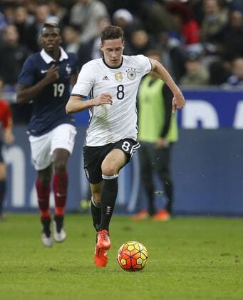 Julian Draxler (GER) . Einzelaktion am Ball . Frankreich-Deutschland . Fussball-Länderspiel 2015, Freundschaftsspiel . Paris, FRA, 13.11.2015 ,