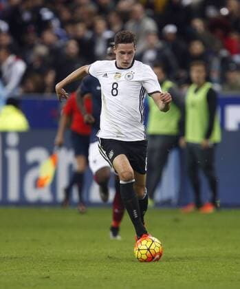 Julian Draxler (GER) . Einzelaktion am Ball . Frankreich-Deutschland . Fussball-Länderspiel 2015, Freundschaftsspiel . Paris, FRA, 13.11.2015 ,